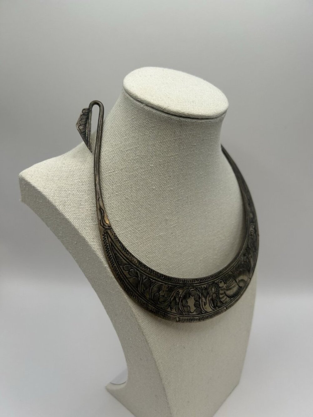 Vintage Tribal Ceremonial Etched Collar Necklace Bird Motif Silver Tone Boho - Picture 11 of 15